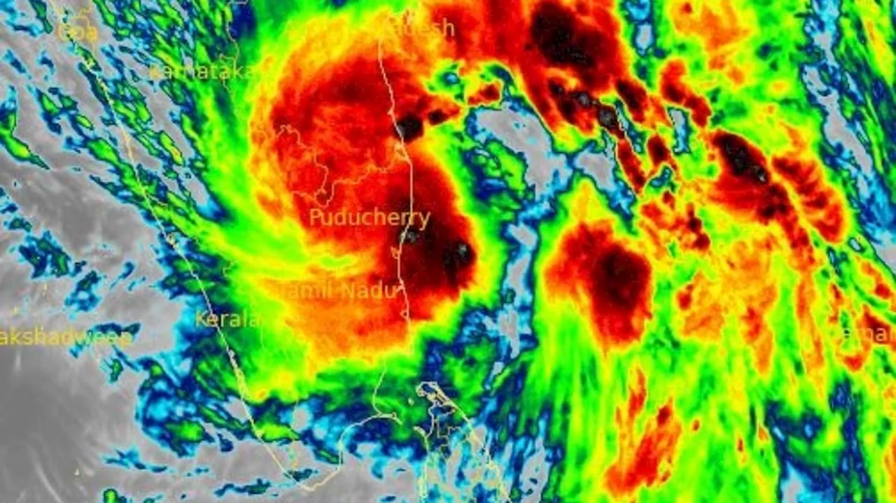 Cyclone Fengal: കരതൊട്ട് ഫിൻജാൽ ചുഴലിക്കാറ്റ്; തമിഴ്നാട് അതീവ ജാ​ഗ്രതയിൽ, കനത്ത മഴ, വെള്ളക്കെട്ട്