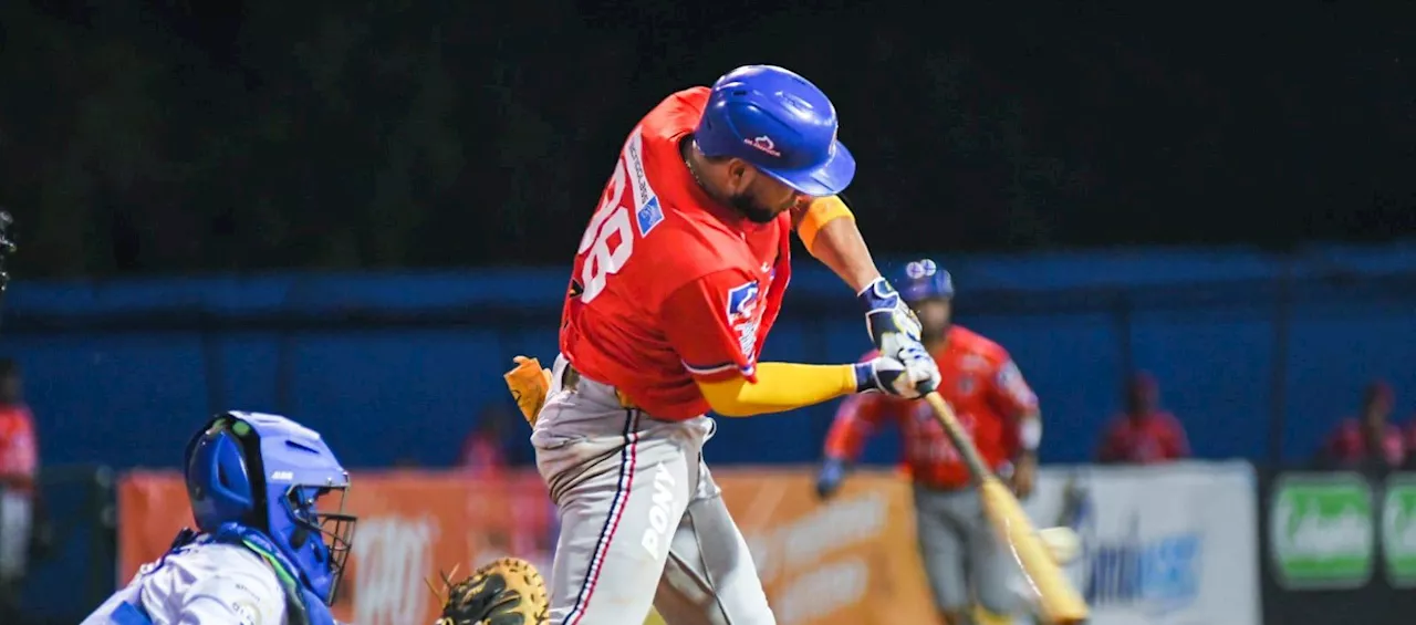 Con grand slam de Ureña, Caimanes se mantuvo invencible ante Vaqueros