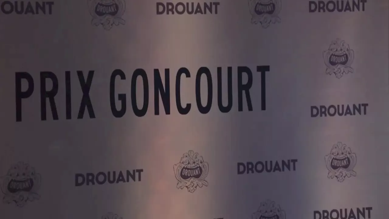 El argelino Kamel Daoud gana el premio de novela Goncourt 2024 por 'Houris'