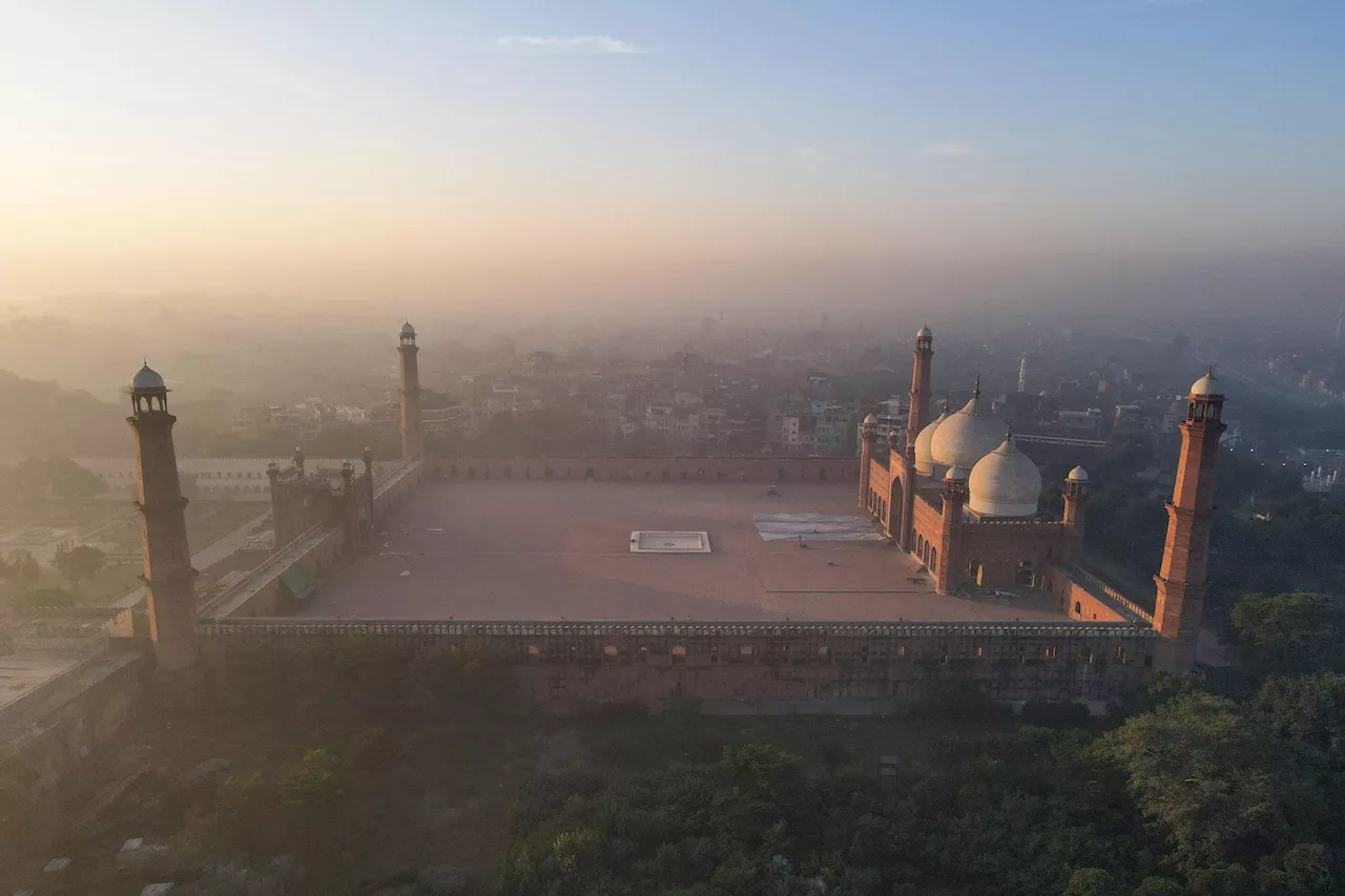 'Apocalisse' a Lahore, la città soffoca: smog a livelli record