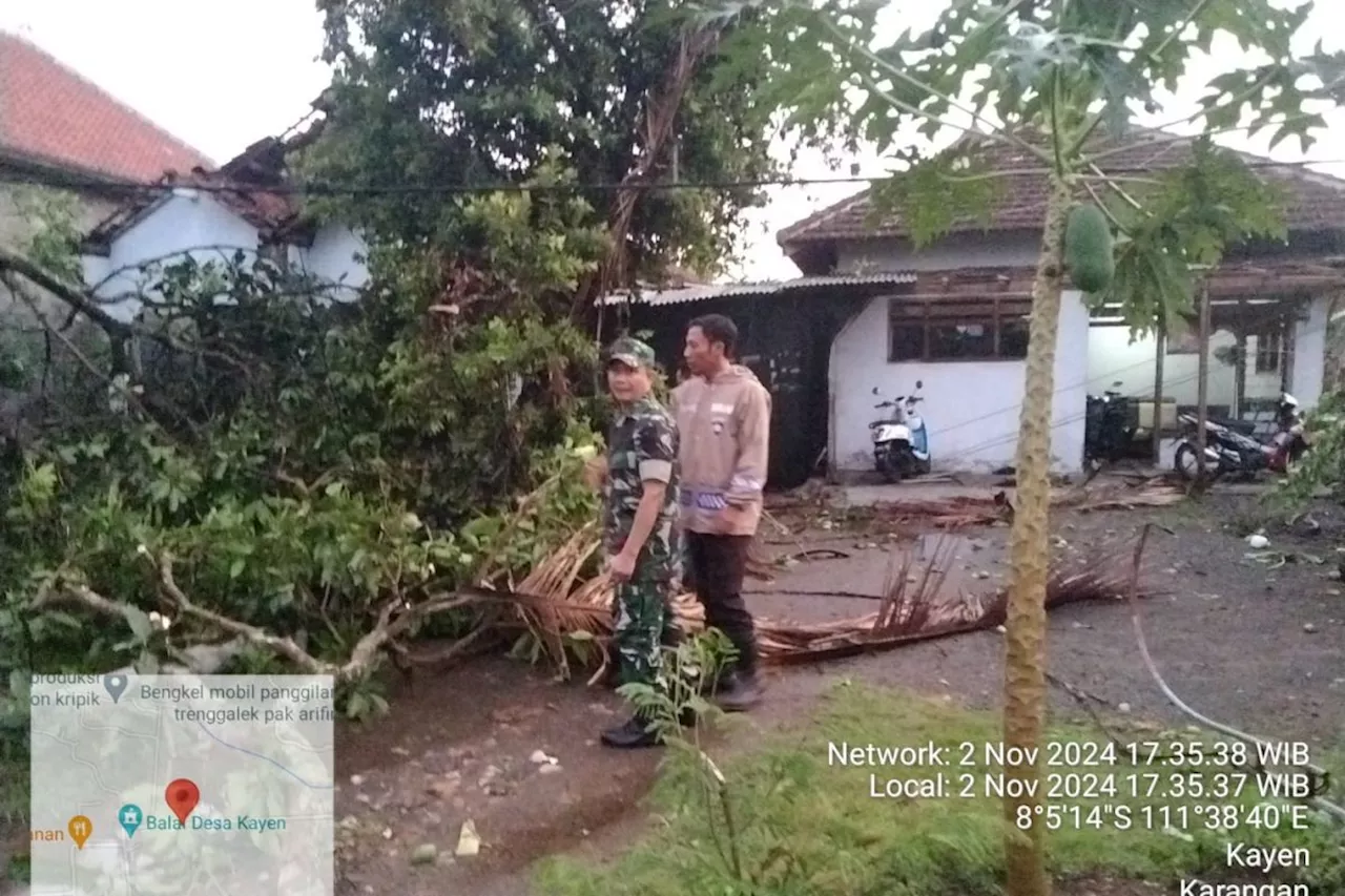 24 rumah warga di Trenggalek rusak diterjang angin puting beliung