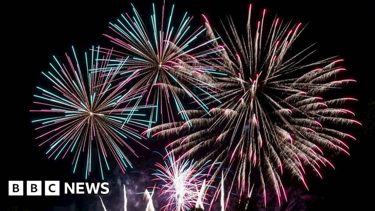 Oswestry Town Council apologises after fireworks delay