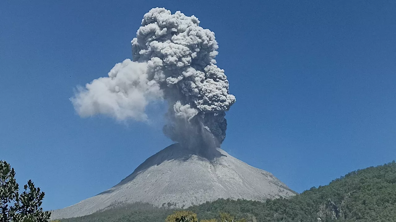 Indonésie: au moins six morts après une éruption volcanique dans l'est du pays