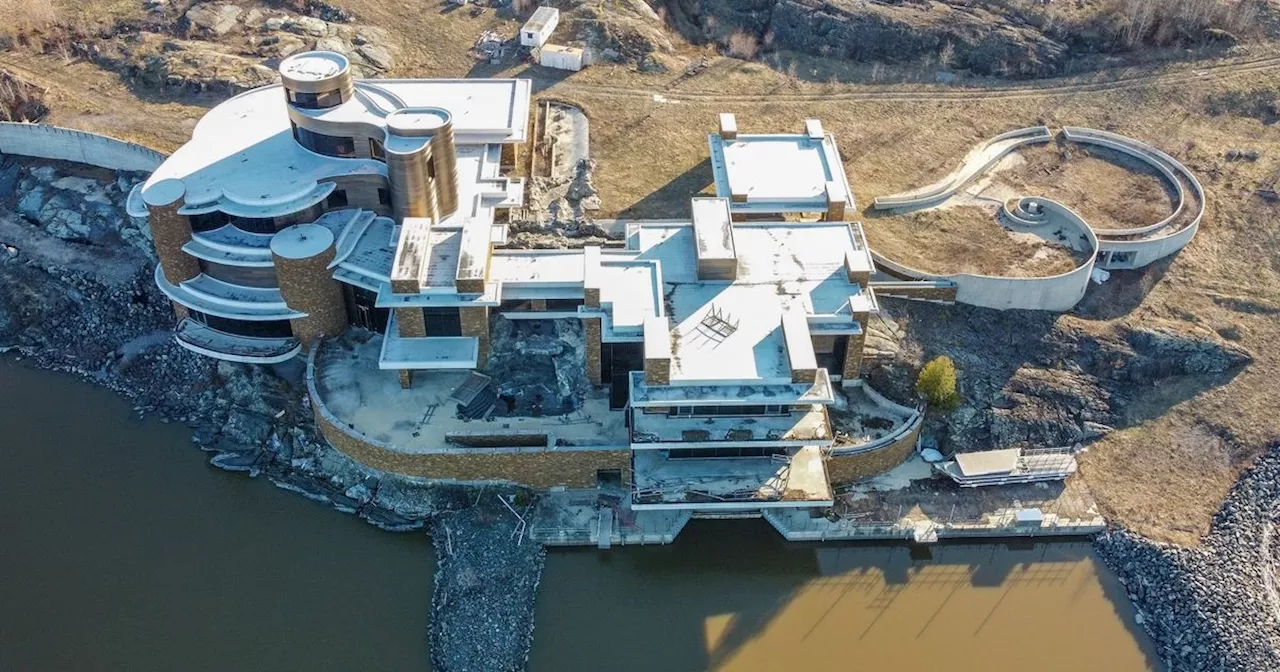 Here's why Ontario's largest mansion has sat abandoned for almost two decades