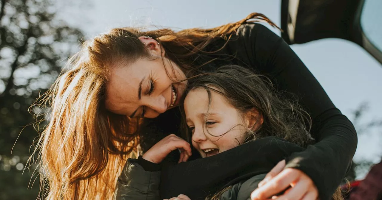 Eltern im Zwiespalt: Darf ich mein Kind anlügen?