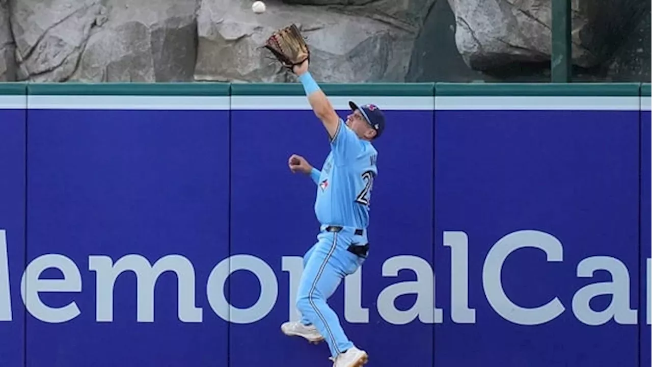 Blue Jays outfielder Daulton Varsho wins his 1st Gold Glove Award Canada