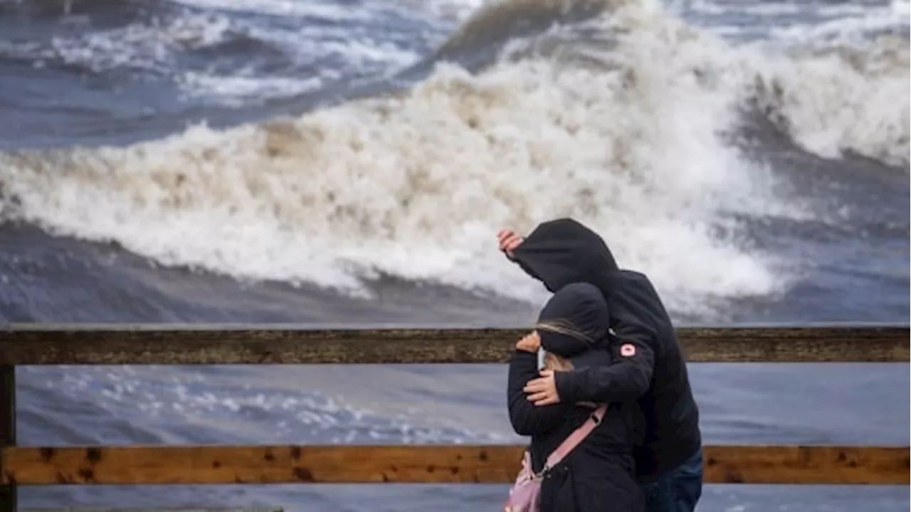 More than 120,000 without power as strong winds batter coastal, Interior B.C.