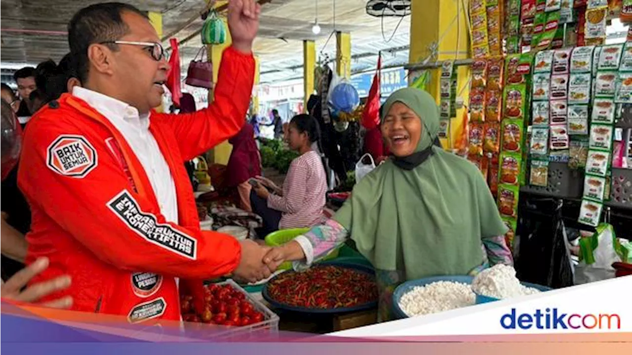 Danny Kunjungi Pasar Sentral Masamba, Disapa Emak-emak Santai Main Domino