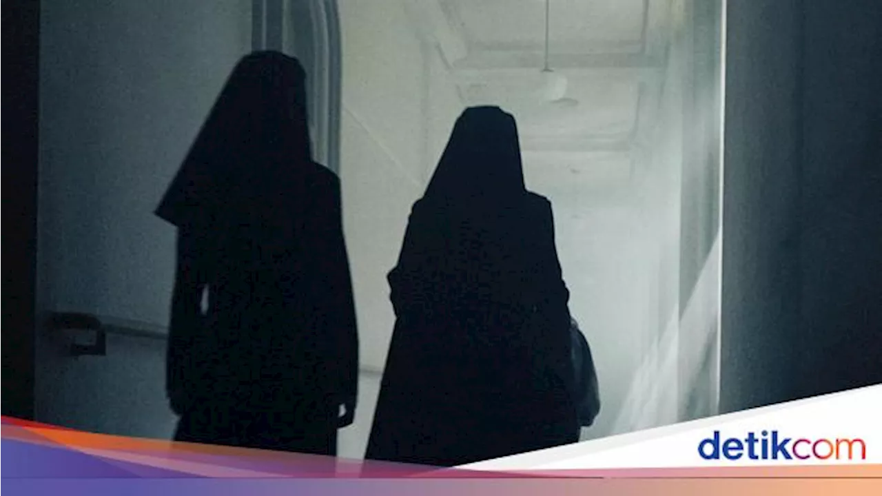 Penampakan Misterius Song Hye Kyo-Jeon Yeo Been di Poster Dark Nuns