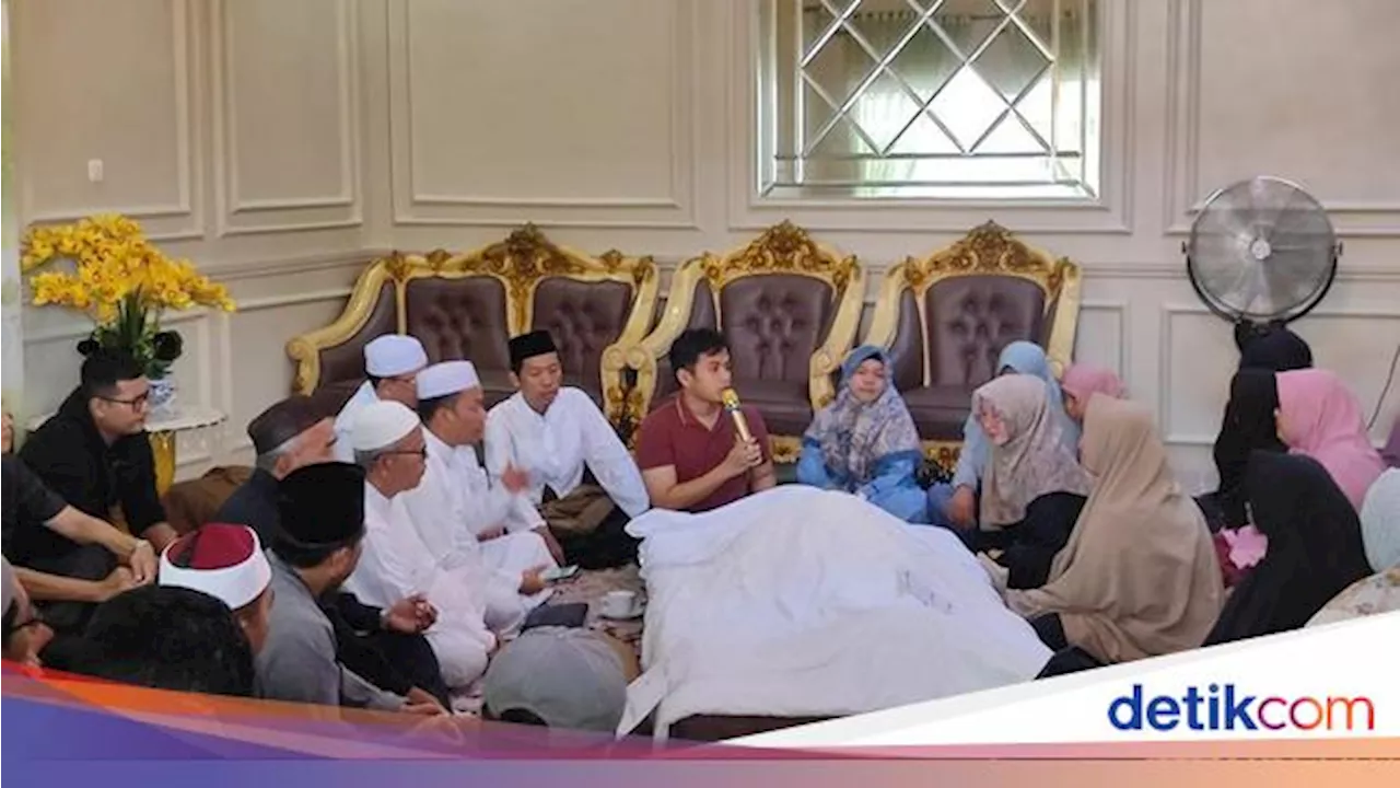 Ustaz Solihin Dikebumikan di Makam Pangkalan Gelebak, Samping Ustaz Taufik