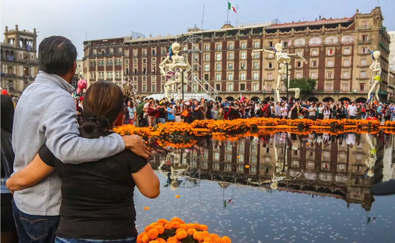 FOTOS: Último día de la ofrenda monumental; cientos de capitalinos celebran el Día de Muertos en el Zócalo