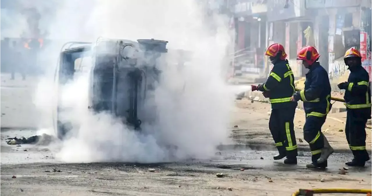 Bangladeshi garment workers clash with police, two wounded