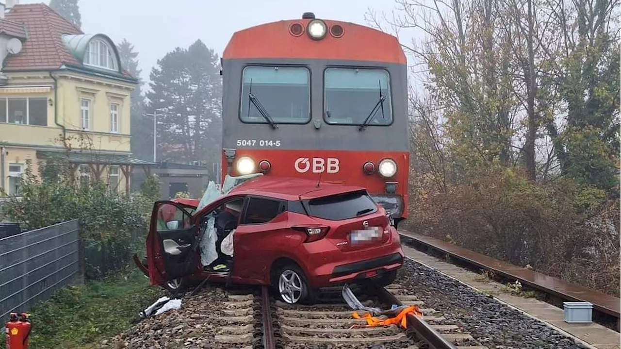  Schwerer Crash! Pkw von Zug 70 Meter mitgeschleift