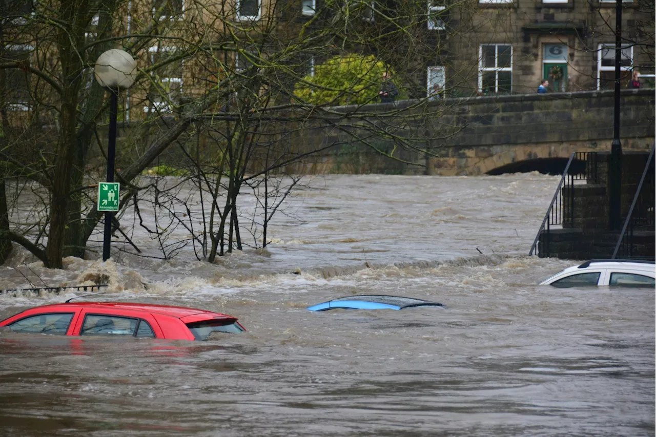 Alerta roja y naranja en estas regiones españolas: las primeras inundaciones ya han comenzado