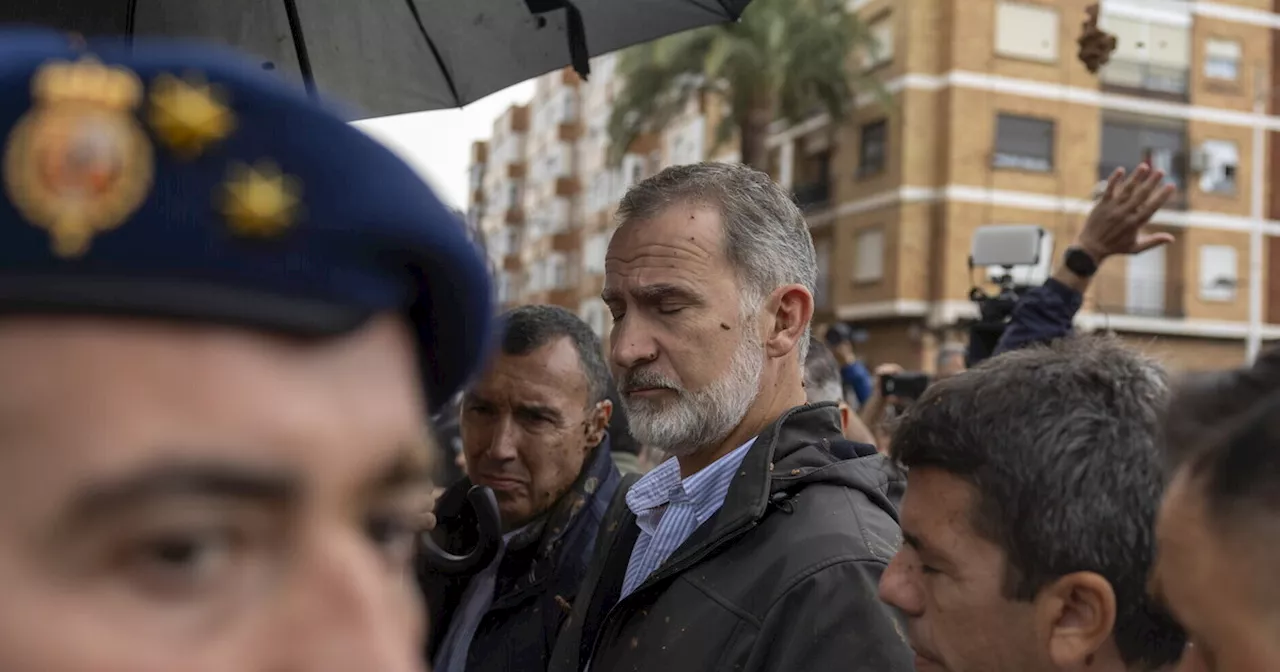 A Valencia si contano ancora le vittime dell'alluvione. Contestati il Re e il primo ministro Sanchez