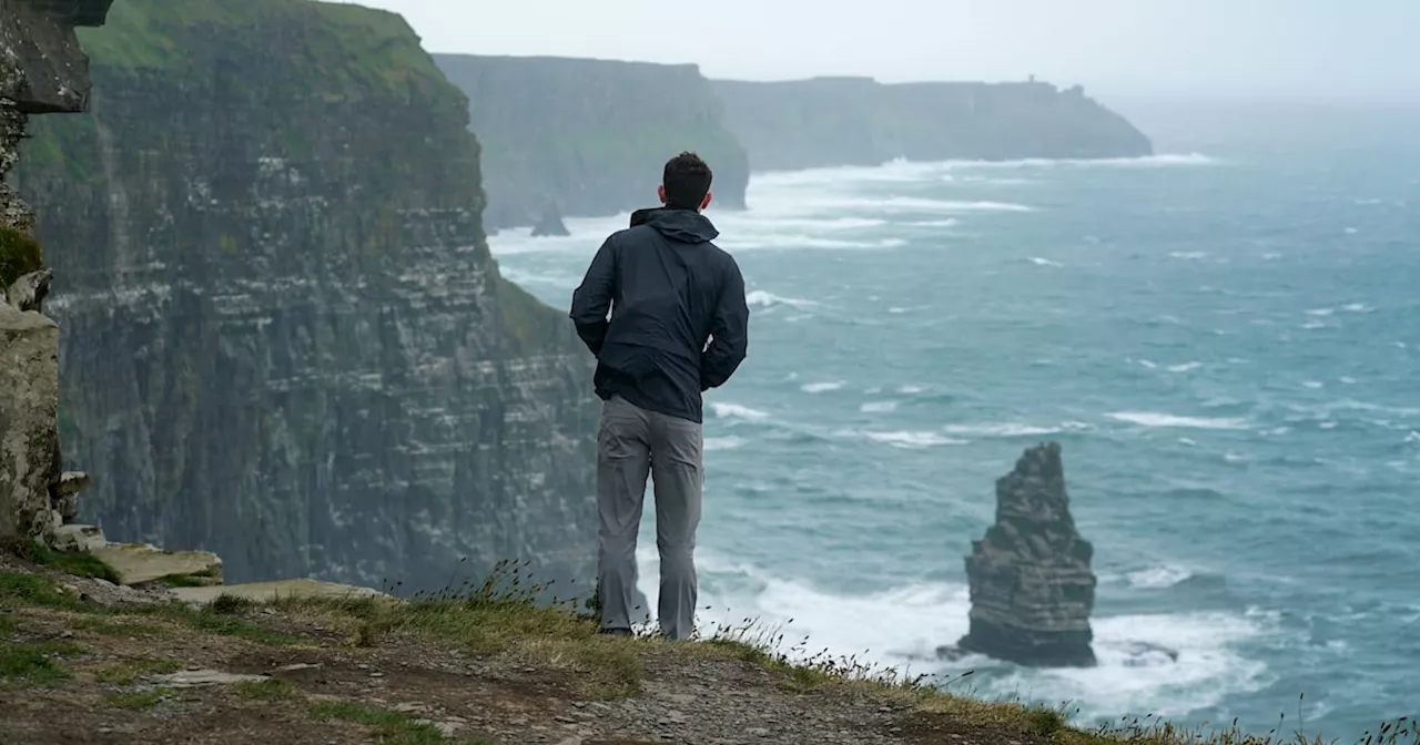 Warning signs ignored at Cliffs of Moher as public engage in ‘risky behaviour’