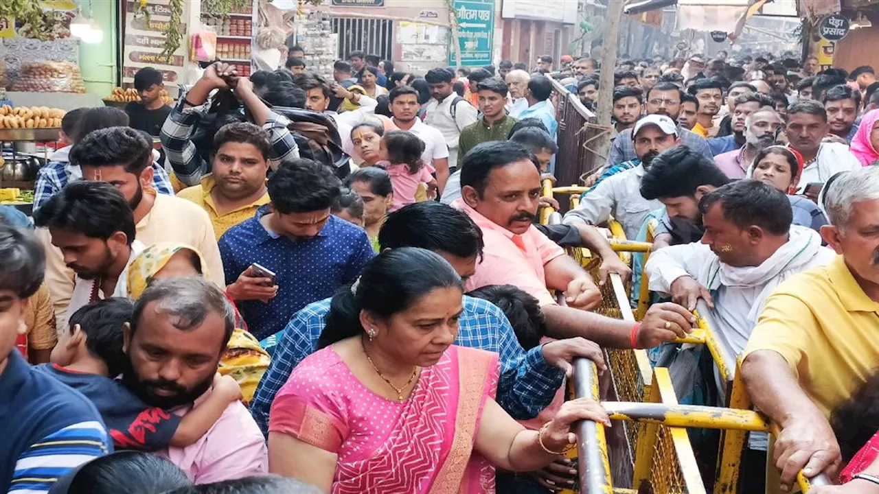 बांके बिहारी मंदिर में भक्तों की भीड़ से अफरा-तफरी, दर्शन के लिए घंटों करना पड़ा इंतजार