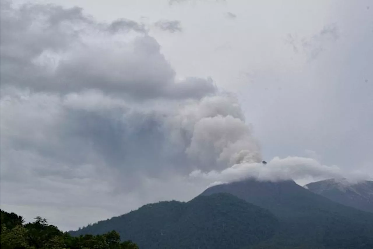 Volcanic eruption burns houses in Indonesia, killing at least 9 people