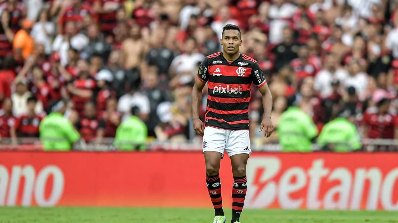 Discreto, Alex Sandro se mostra fundamental para esquema do Flamengo