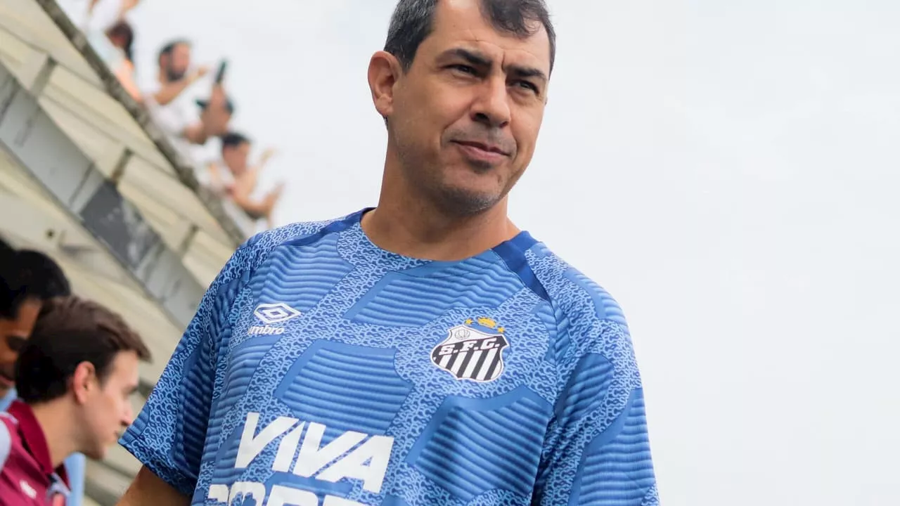 Próximo do acesso com o Santos, Carille despista sobre futuro