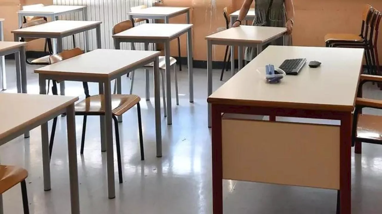 Roma, ragazzina di 12 anni accoltella un compagno nel cortile della scuola: “Ha fatto la spia”