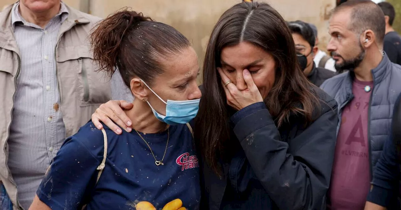 Valencia: la reina Letizia de España, entre la emoción y el descontento tras las inundaciones