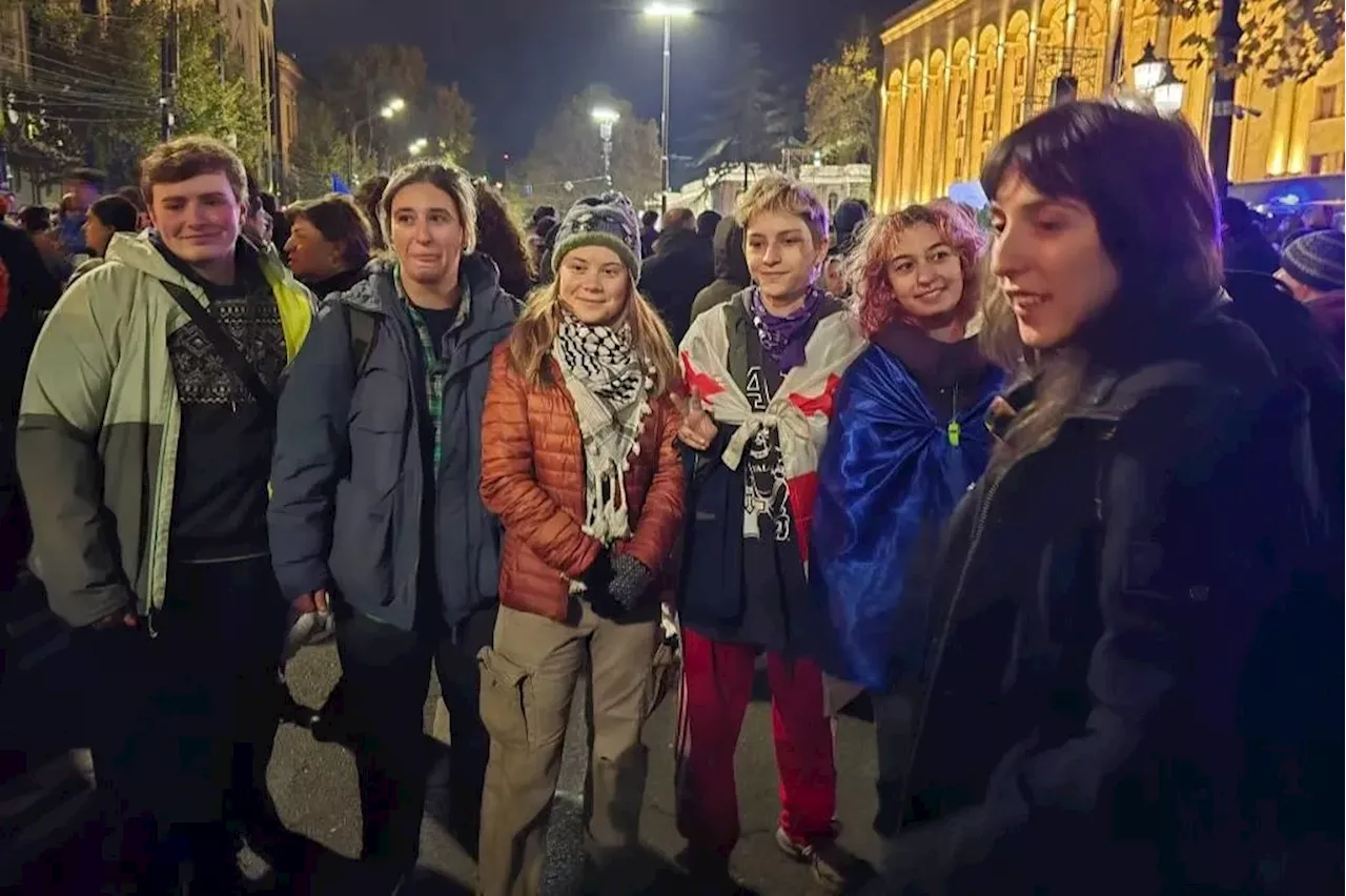 Экоактивистку Грету Тунберг заметили на митинге оппозиции в Тбилиси