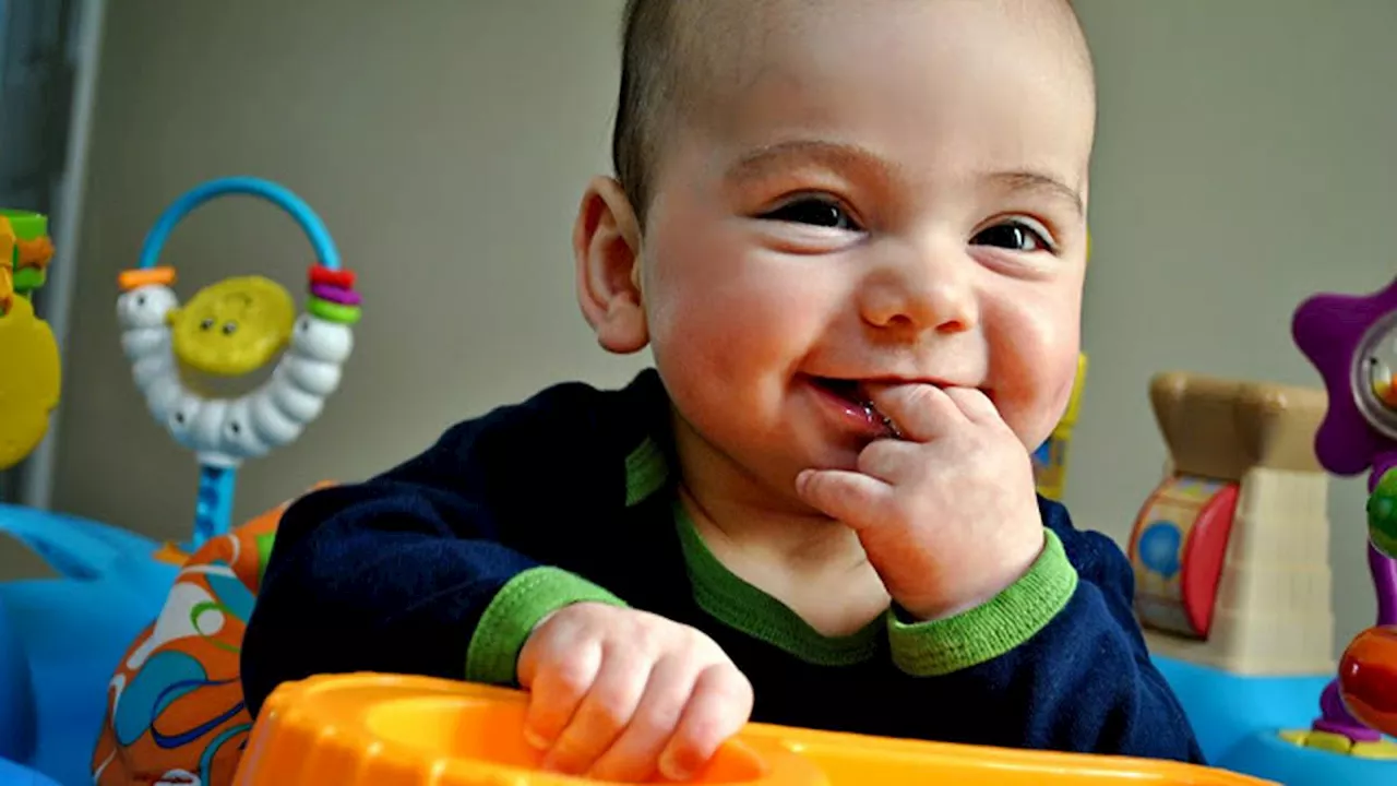 Jadi Panduan Praktis, Ini 5 Cara Menghentikan Kebiasaan Bayi Memasukkan Mainan ke Mulut