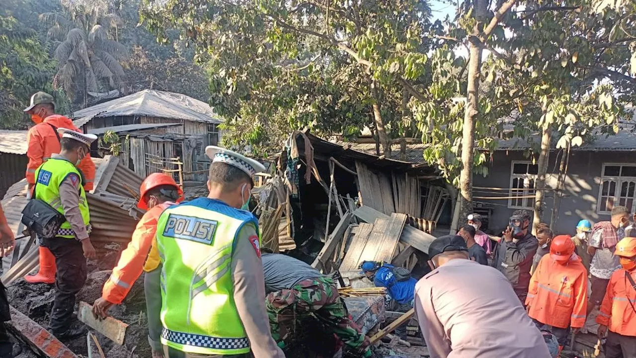 Warga di 7 Desa Mengungsi Imbas Erupsi Gunung Lewotobi Laki-Laki