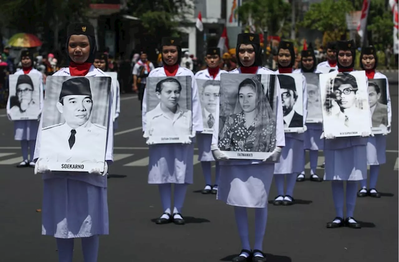 Parade Surabaya Juang Sambut Hari Pahlawan di Surabaya