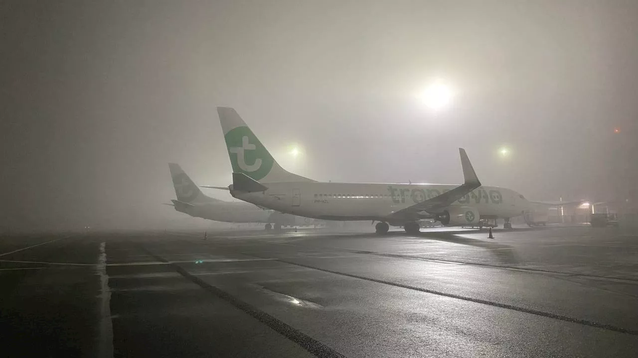 Dichte mist leidt tot annulering en omleiding vluchten Eindhoven Airport