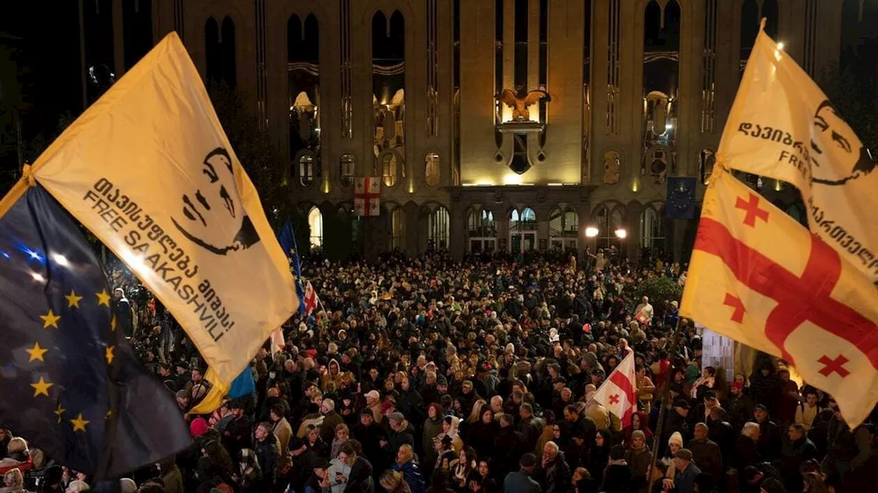 Géorgie : des manifestants à nouveau devant le Parlement pour contester le résultat des législatives