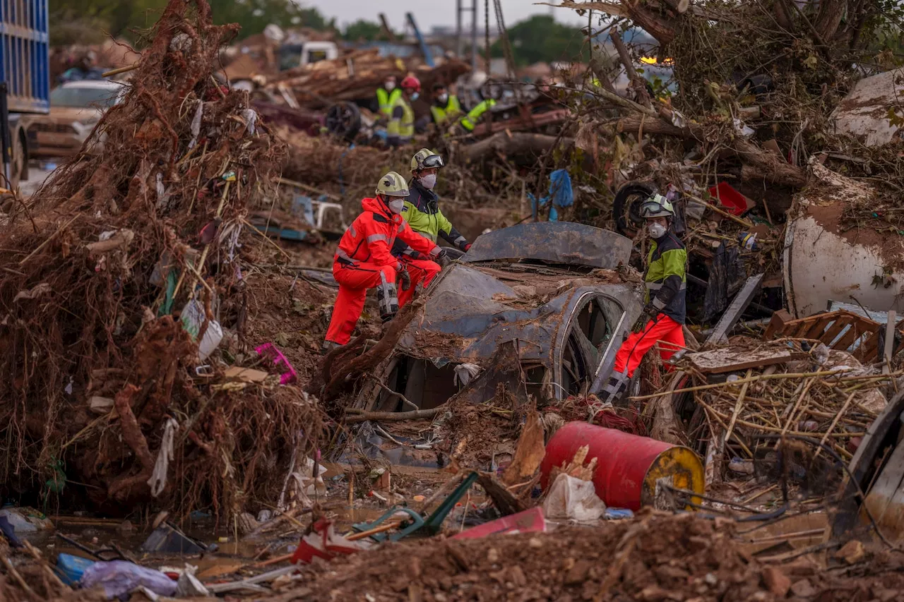 Heavy rains in Spain disrupt rail service as troops search for more flood victims