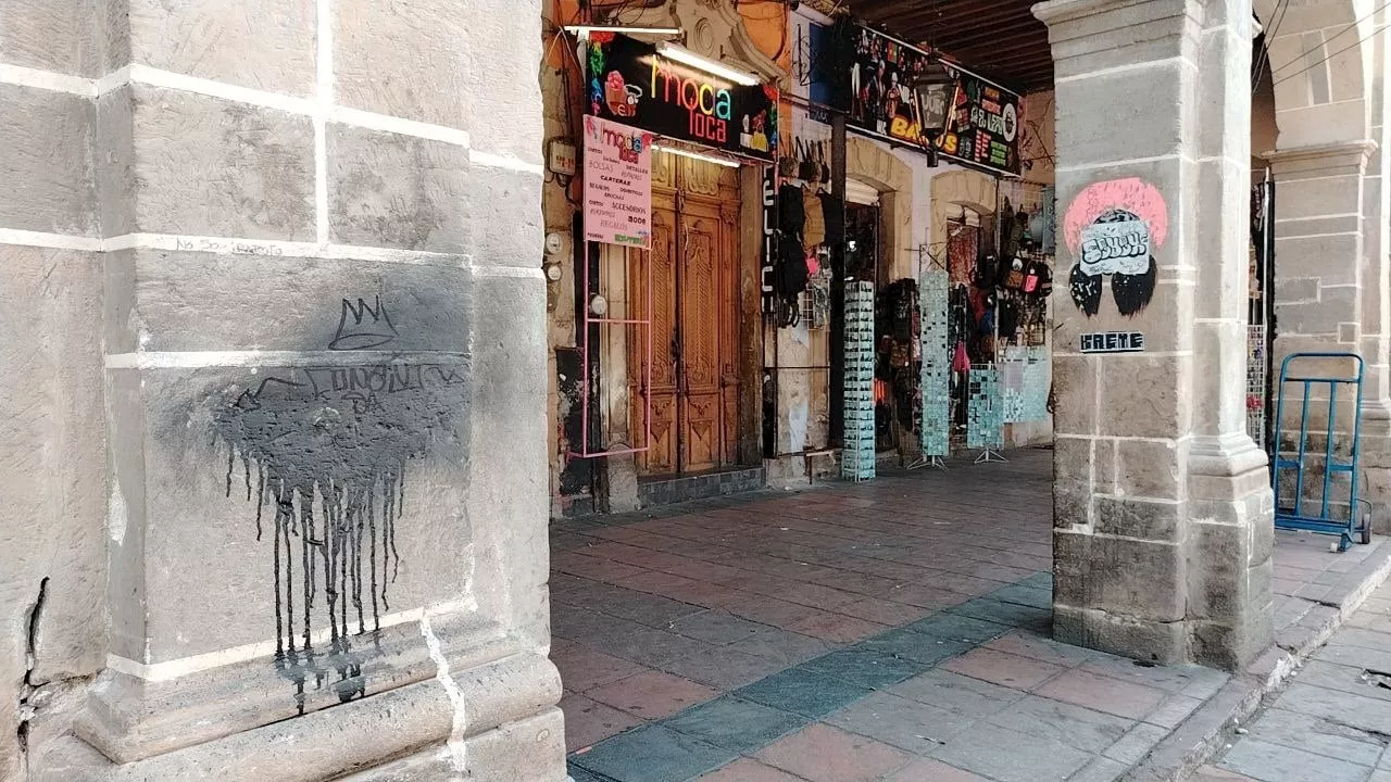 Histórico Portal de Los Bravos en Salamanca es víctima del grafiti y el vandalismo