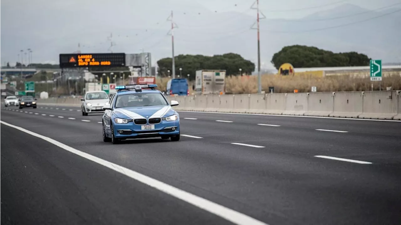 Inseguimento da film in autostrada: auto si ribalta dopo fuga di venti chilometri