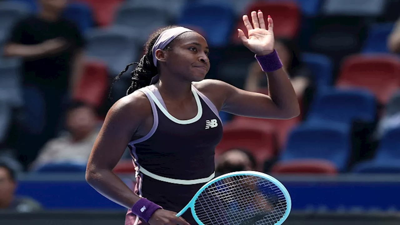 Coco Gauff, Iga Swiatek win openers in Riyadh - SABC News - Breaking news, special reports, world, business,