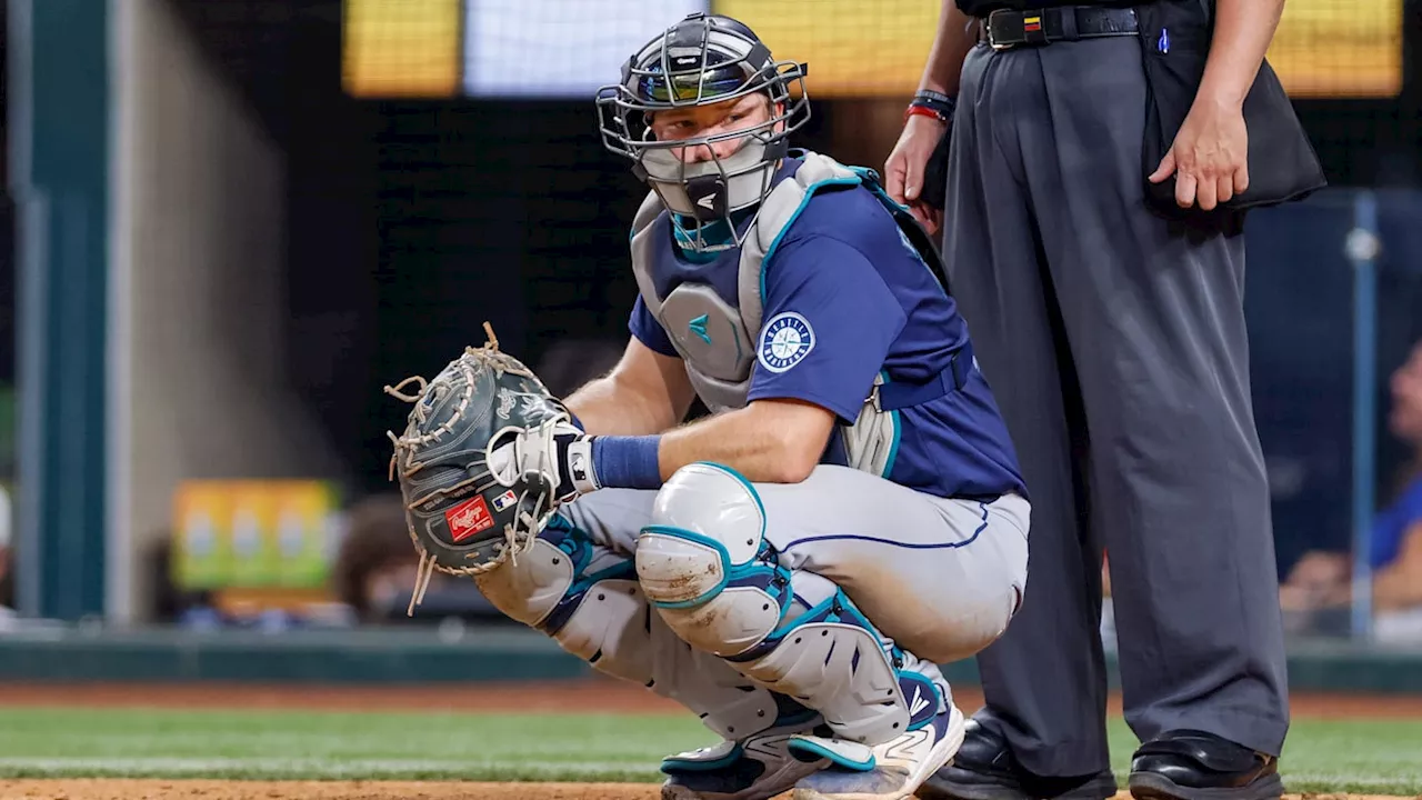 Seattle Mariners Catcher Wins First Career Gold Glove Award