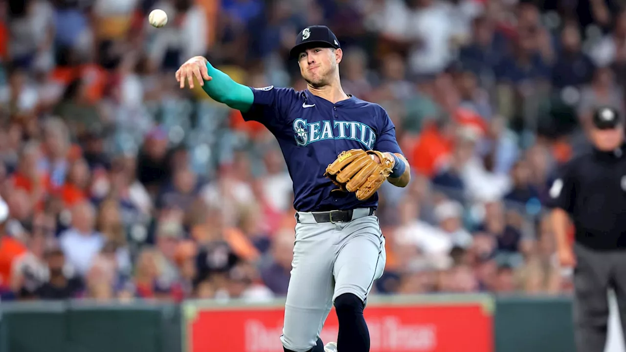 Versatile Seattle Mariners Infielder Wins First Career Gold Glove Award