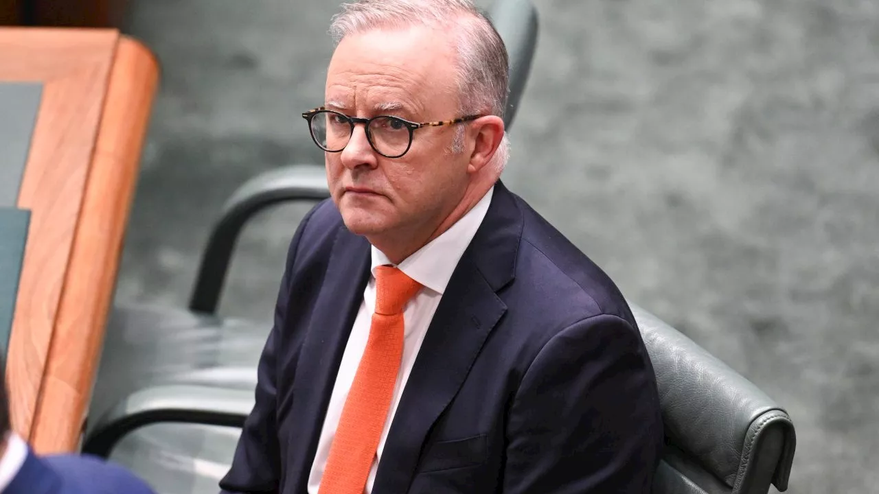 PM to take hot seat in parliament over Qantas scandal