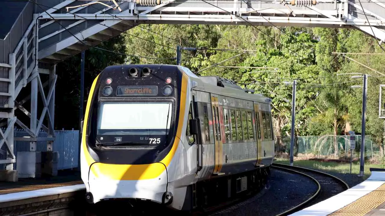 Trains in Brisbane resume after eleven hours of delays