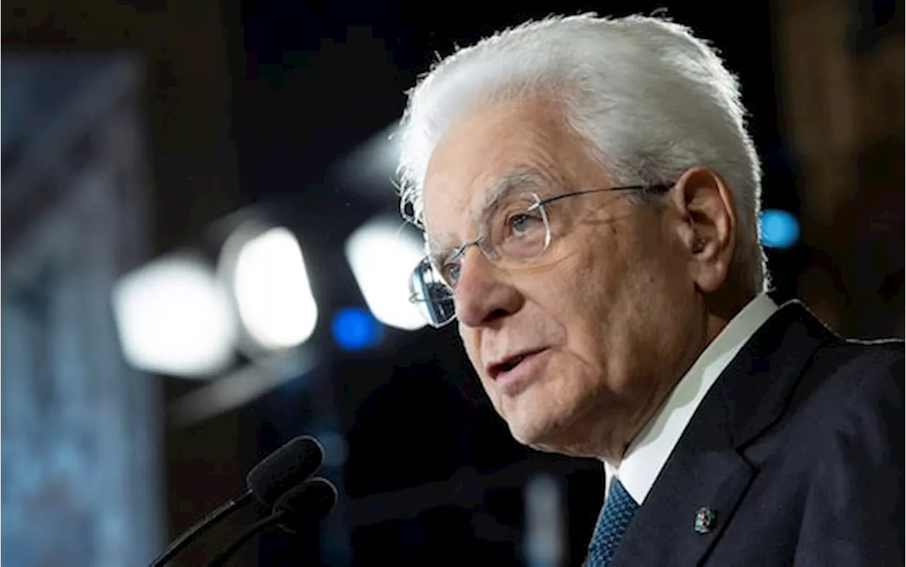 Sergio Mattarella celebra l'Unità nazionale e le Forze Armate all'Altare della Patria