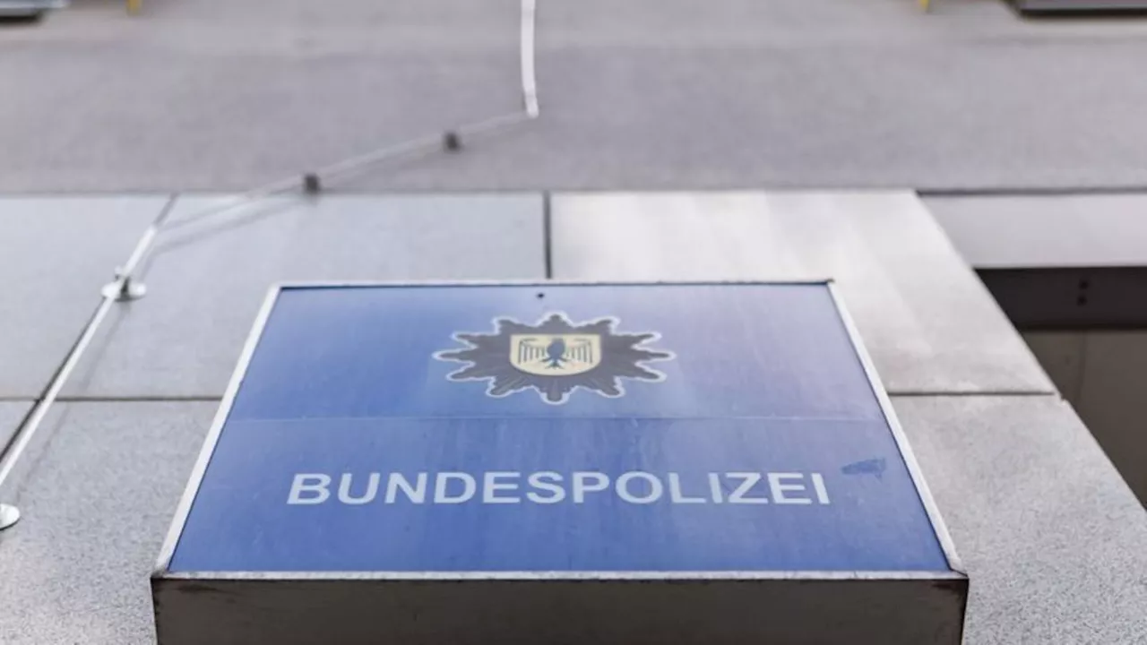 Bundespolizei: Mann übergibt unbeaufsichtigtes Kind