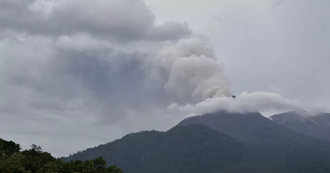 Volcanic eruption burns houses in Indonesia, killing at least 6 people