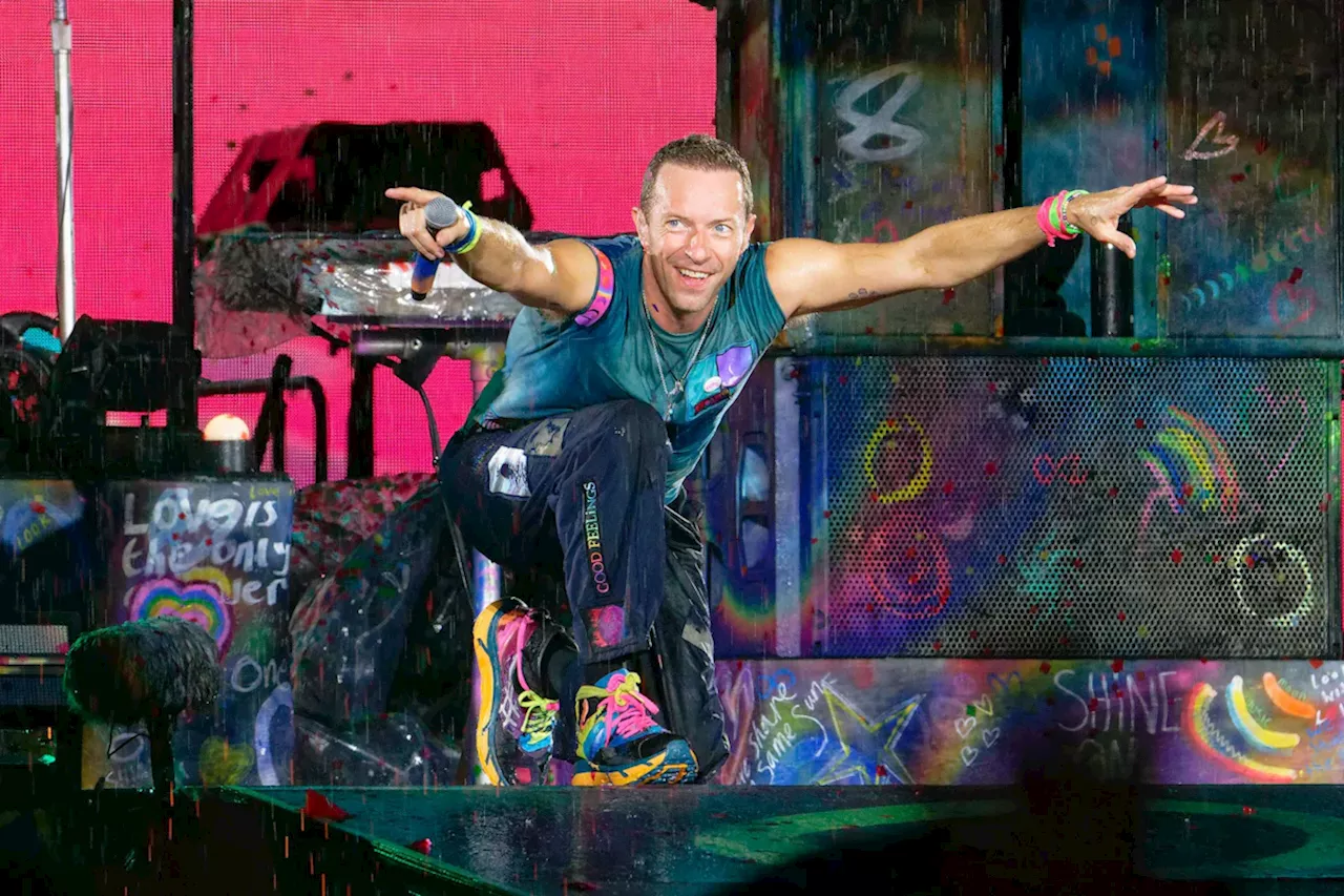 Promi-News: „Coldplay“-Sänger Chris Martin fällt in ein Loch in der Bühne