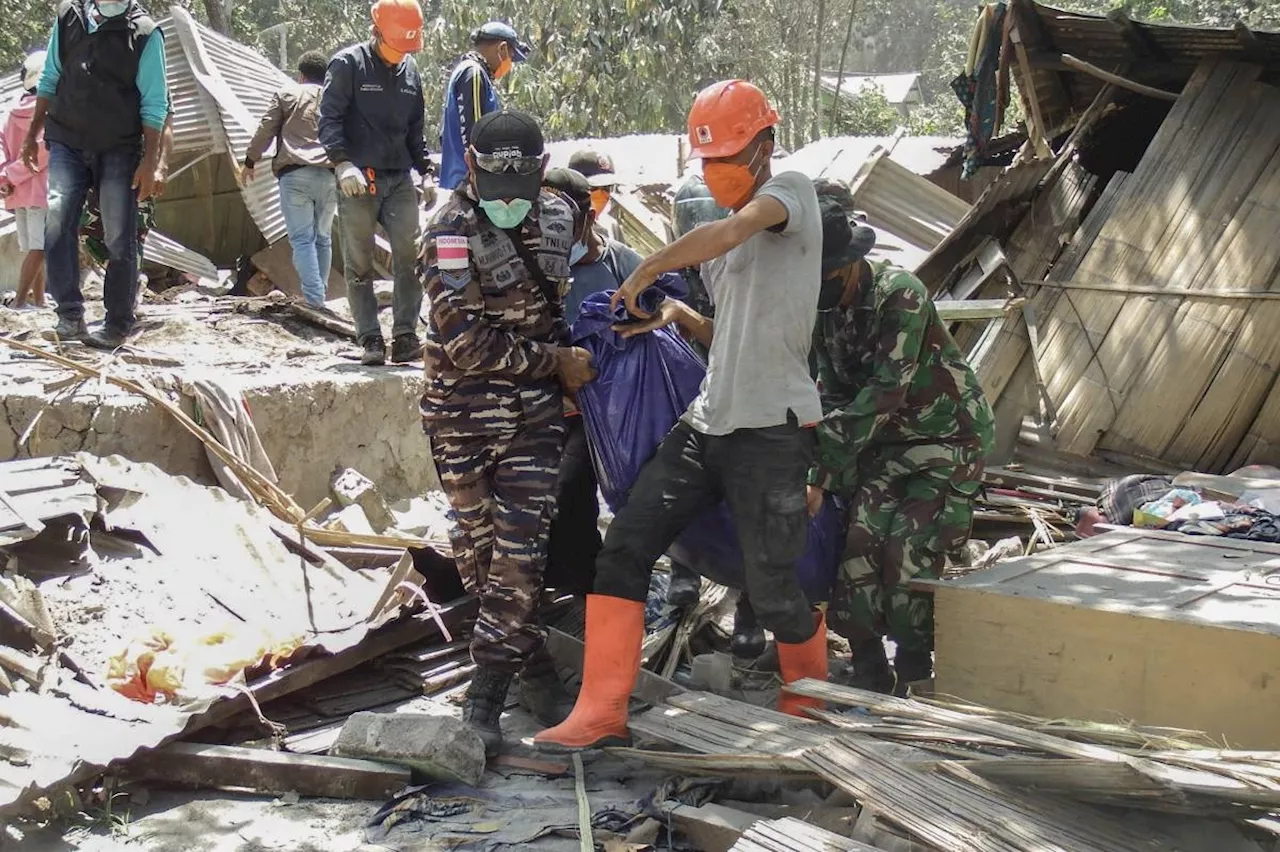 Indonesia volcano eruption kills 6, sets villages aflame