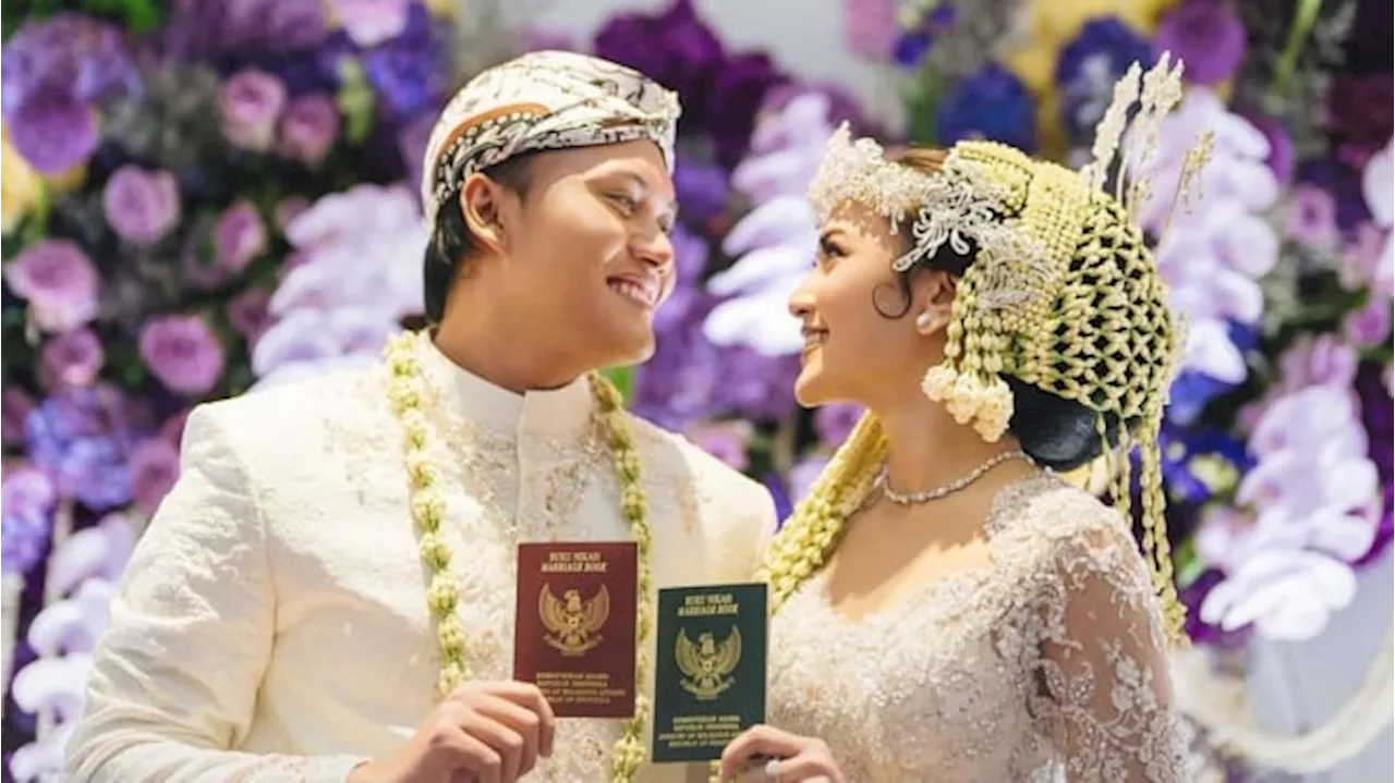 Belum Tercatat Secara Negara, Darimana Buku Nikah yang Dipamerkan Rizky Febian dan Mahalini?