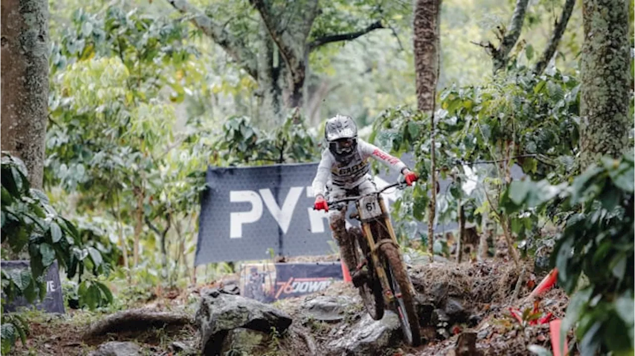 Perebutan Juara Umum Indonesian Downhill 2024 Memanas di Klemuk Bike Park