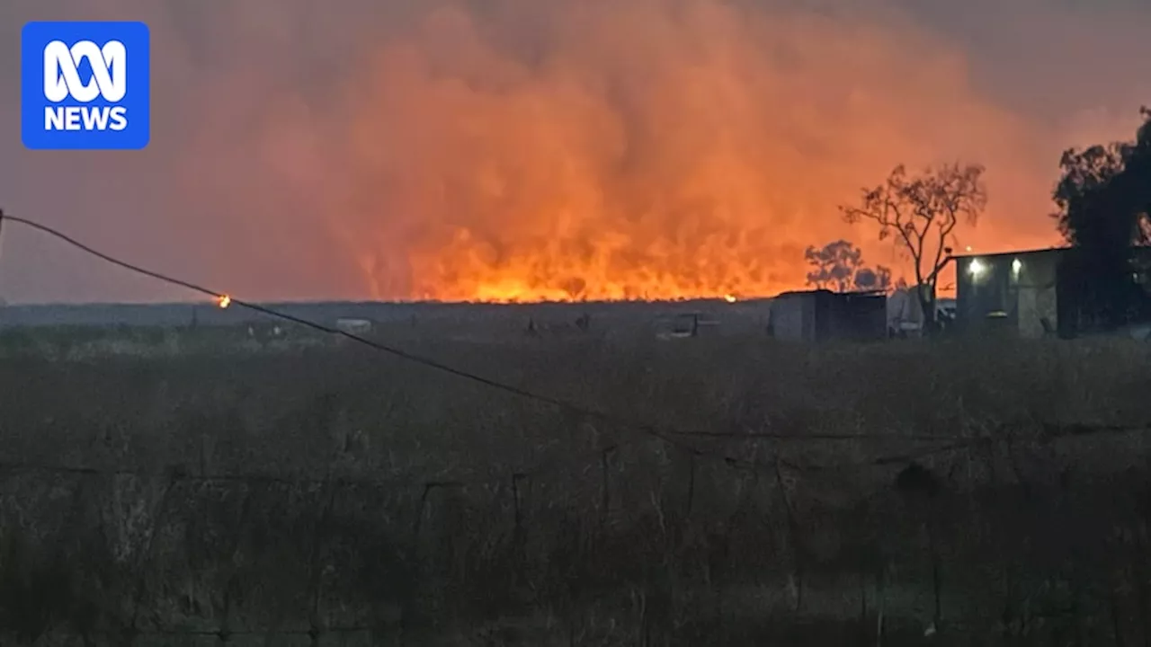 Residents of south-west Queensland town Dirranbandi remain evacuated due to bushfire, with 40 degrees Celsius day forecast