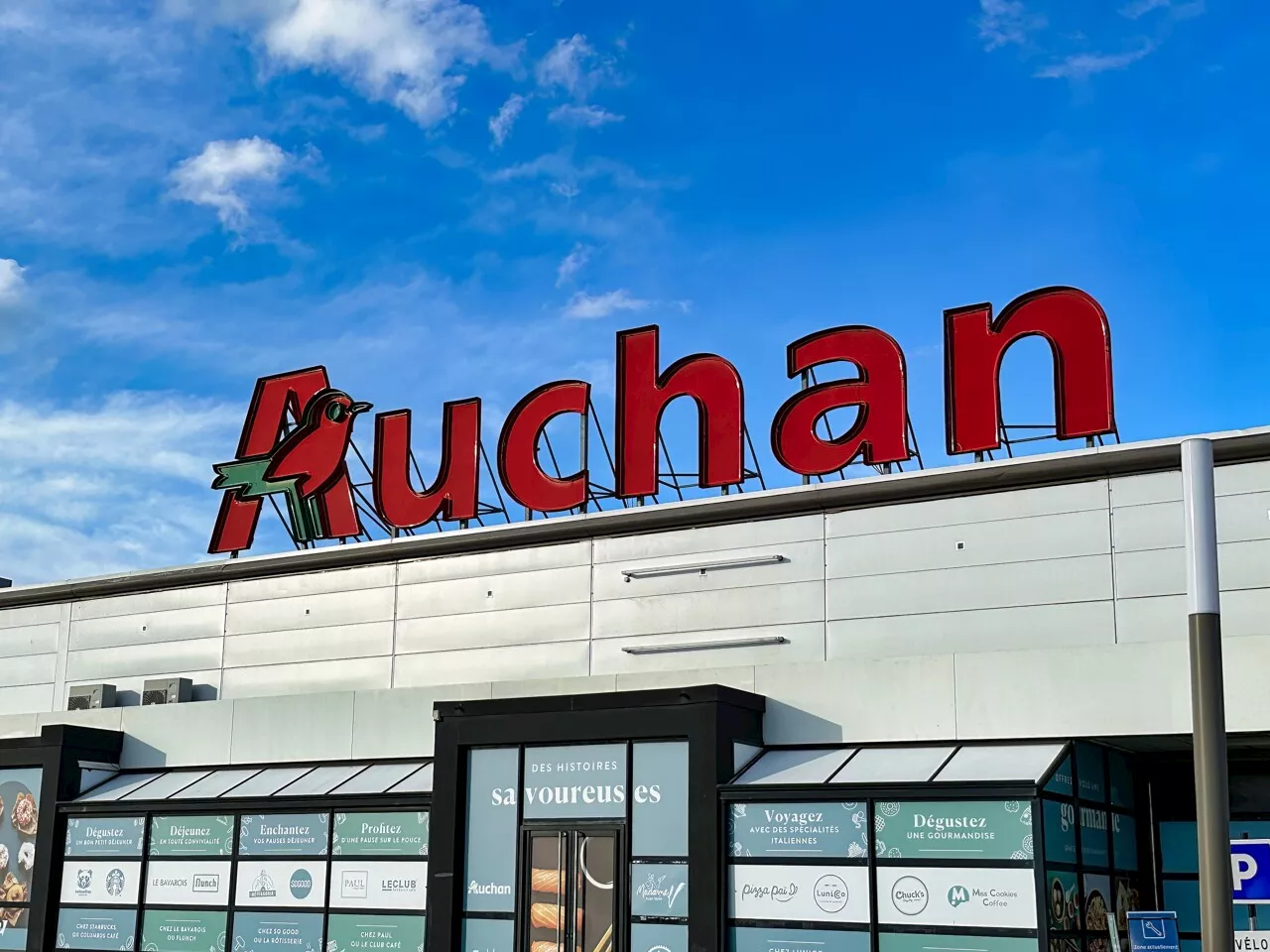 Auchan : le groupe compte supprimer près de 2400 postes et fermer une dizaine de supermarchés