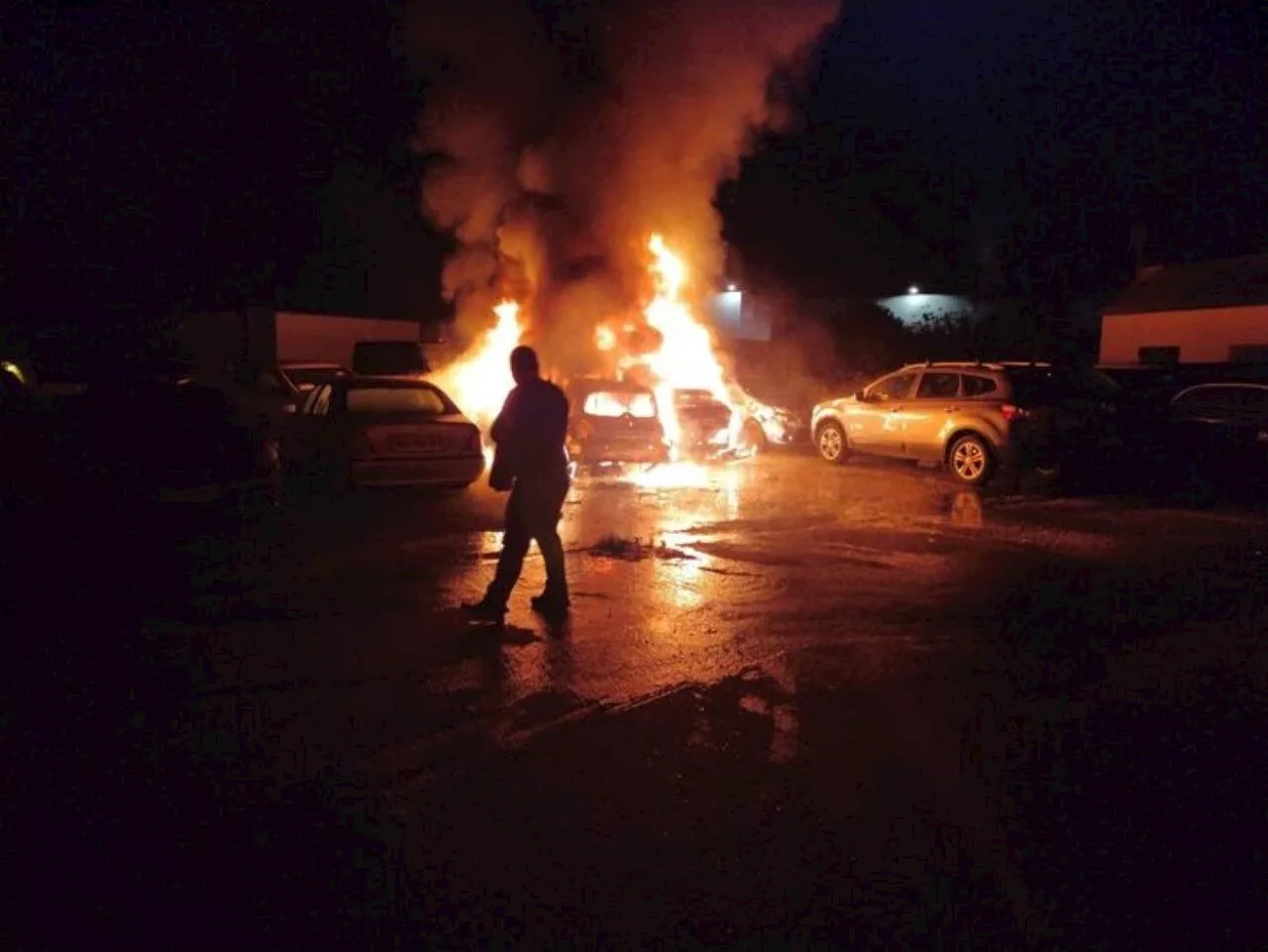 Incendie criminel dans un garage automobile du Val-d'Oise : deux suspects interpellés